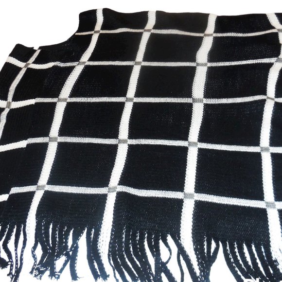 Poncho Pullover NWT Top Plaid black white fringed one size winterwear - Picture 4 of 8